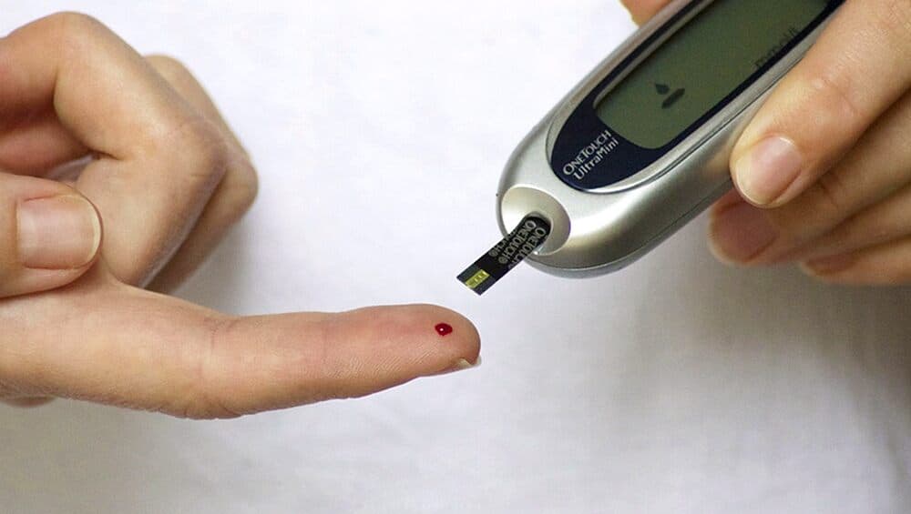 World Diabetes Day 2019: ब्रेकफास्ट टाळणं ते मासे न खाणं या '5' सवयी ठरू शकतात मधुमेहाची कारणं World Diabetes Day 2019: ब्रेकफास्ट टाळणं ते मासे न खाणं या '5' सवयी ठरू शकतात मधुमेहाची कारणं