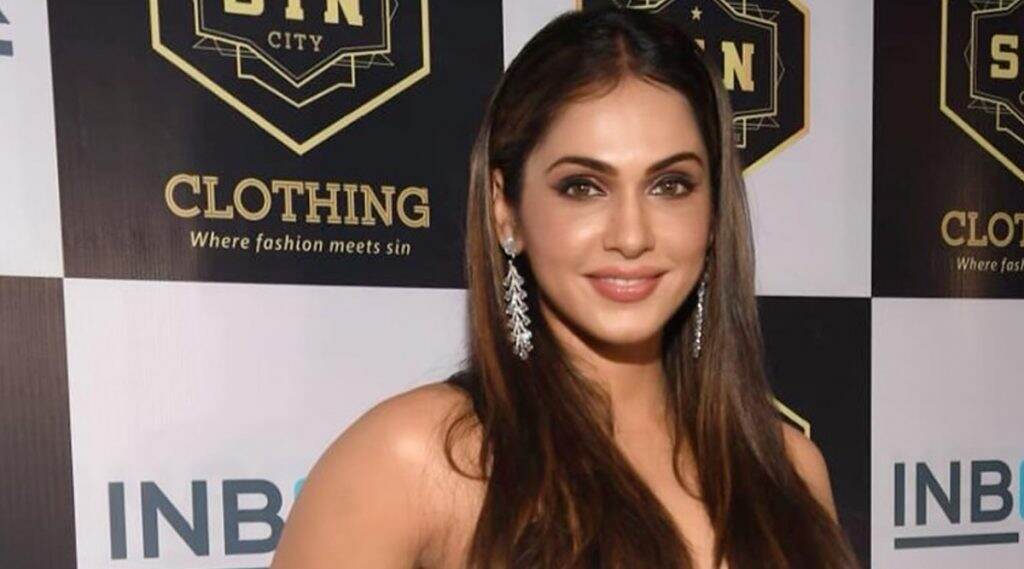 गेली अनेक वर्षे बॉलीवूडपासून दूर असलेल्या 'या' मराठी अभिनेत्रीला करावा लागला होता Casting Couch चा सामना; वाचा सविस्तर गेली अनेक वर्षे बॉलीवूडपासून दूर असलेल्या 'या' मराठी अभिनेत्रीला करावा लागला होता Casting Couch चा सामना; वाचा सविस्तर