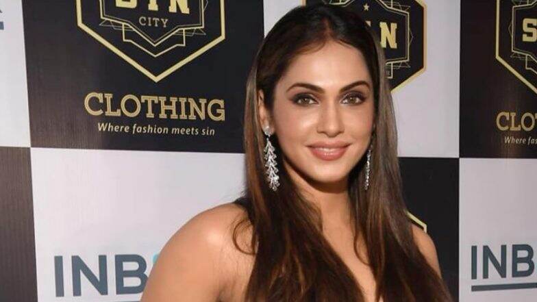 गेली अनेक वर्षे बॉलीवूडपासून दूर असलेल्या 'या' मराठी अभिनेत्रीला करावा लागला होता Casting Couch चा सामना; वाचा सविस्तर गेली अनेक वर्षे बॉलीवूडपासून दूर असलेल्या 'या' मराठी अभिनेत्रीला करावा लागला होता Casting Couch चा सामना; वाचा सविस्तर