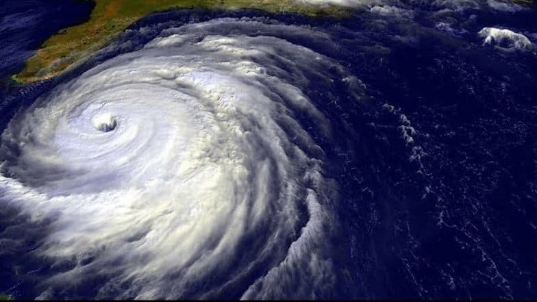 Cyclone MAHA ची तीव्रता घटली; 7 नोव्हेंबरच्या पहाटेपर्यंत गुजरात ओलांडणार Cyclone MAHA ची तीव्रता घटली; 7 नोव्हेंबरच्या पहाटेपर्यंत गुजरात ओलांडणार