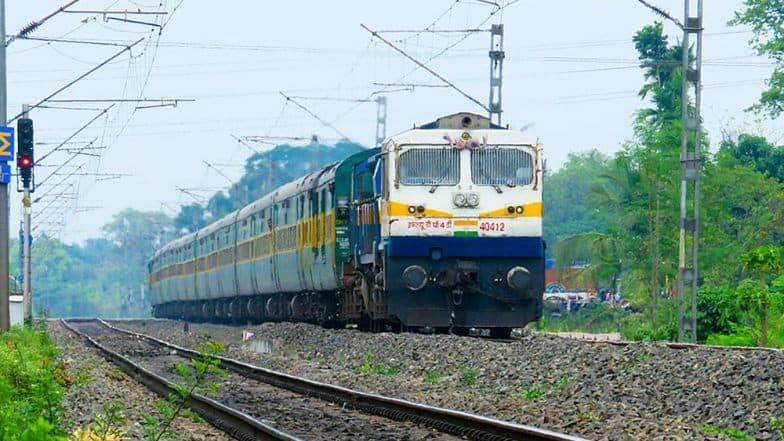 Christmas/New Year Special Trains 2019: नाताळ आणि नवीन वर्षानिमित्त मध्य रेल्वे चालवणार 43 हिवाळी विशेष गाड्या Christmas/New Year Special Trains 2019: नाताळ आणि नवीन वर्षानिमित्त मध्य रेल्वे चालवणार 43 हिवाळी विशेष गाड्या
