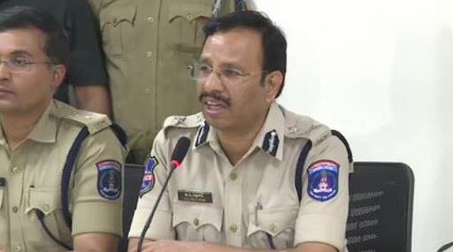 हैदराबाद बलात्कार प्रकरणातील चारही आरोपींचे एन्काऊंटर करणारे पोलिस सिंघम वी.सी. सज्जनार कोण आहेत; जाणून घ्या हैदराबाद बलात्कार प्रकरणातील चारही आरोपींचे एन्काऊंटर करणारे पोलिस सिंघम वी.सी. सज्जनार कोण आहेत; जाणून घ्या