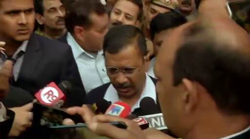 Delhi Fire: अनाज मंडी आगीतील मृतांच्या कुटुंबीयांना केजरीवाल सरकारकडून 10 लाखांची मदत Delhi Fire: अनाज मंडी आगीतील मृतांच्या कुटुंबीयांना केजरीवाल सरकारकडून 10 लाखांची मदत