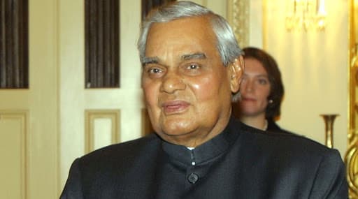 Atal Bihari Vajpayee Birth Anniversary: सुशासन दिवस निमित्त जाणून घ्या दिवगंत पंतप्रधान अटल बिहारी वाजपेयी यांचा राजकीय प्रवास Atal Bihari Vajpayee Birth Anniversary: सुशासन दिवस निमित्त जाणून घ्या दिवगंत पंतप्रधान अटल बिहारी वाजपेयी यांचा राजकीय प्रवास