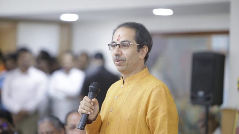 राज्यात एकही डिटेंशन सेंटर होणार नाही, मुख्यमंत्री उद्धव ठाकरे यांनी माजी मुख्यमंत्री देवेंद्र फडणवीस यांच्या निर्णयाला स्थगिती दिली