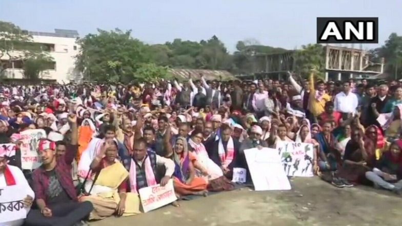 उत्तर प्रदेशमध्ये 21 जिल्ह्यांत इंटरनेट सेवा बंद; संवेदनशील ठिकाणी हाय अलर्ट जारी, पोलीसफाटा तैनात