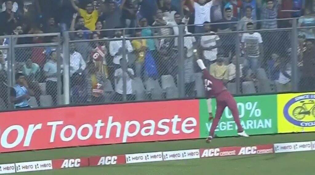 IND vs WI 3rd T20I: एविन लुईस याची शानदार फिल्डिंग, रोहित शर्मा याने षटकारासाठी मारलेला चेंडू पकडण्याच्या प्रयत्नाला Netizens कडून दाद, पाहा हा Video IND vs WI 3rd T20I: एविन लुईस याची शानदार फिल्डिंग, रोहित शर्मा याने षटकारासाठी मारलेला चेंडू पकडण्याच्या प्रयत्नाला Netizens कडून दाद, पाहा हा Video