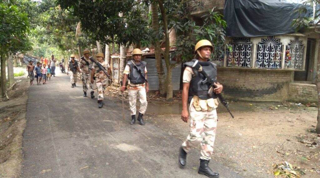 नारायणपूर जिल्ह्यात ITBP जवानांचे भांडण पोहचले शिगेला; एकमेकांवर केलेल्या गोळीबारात 6 जणांचा मृत्यू तर दोन जखमी नारायणपूर जिल्ह्यात ITBP जवानांचे भांडण पोहचले शिगेला; एकमेकांवर केलेल्या गोळीबारात 6 जणांचा मृत्यू तर दोन जखमी