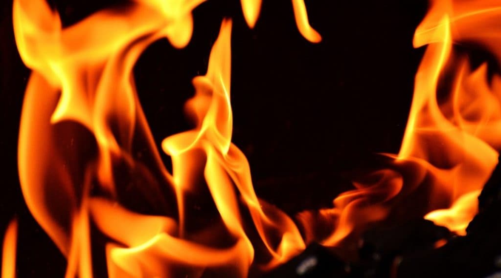 पुणे: कर्वे रस्त्यावरील फर्निचर दुकानाला आग, अग्निशमन दलाच्या चार गाड्या घटनास्थळी पुणे: कर्वे रस्त्यावरील फर्निचर दुकानाला आग, अग्निशमन दलाच्या चार गाड्या घटनास्थळी