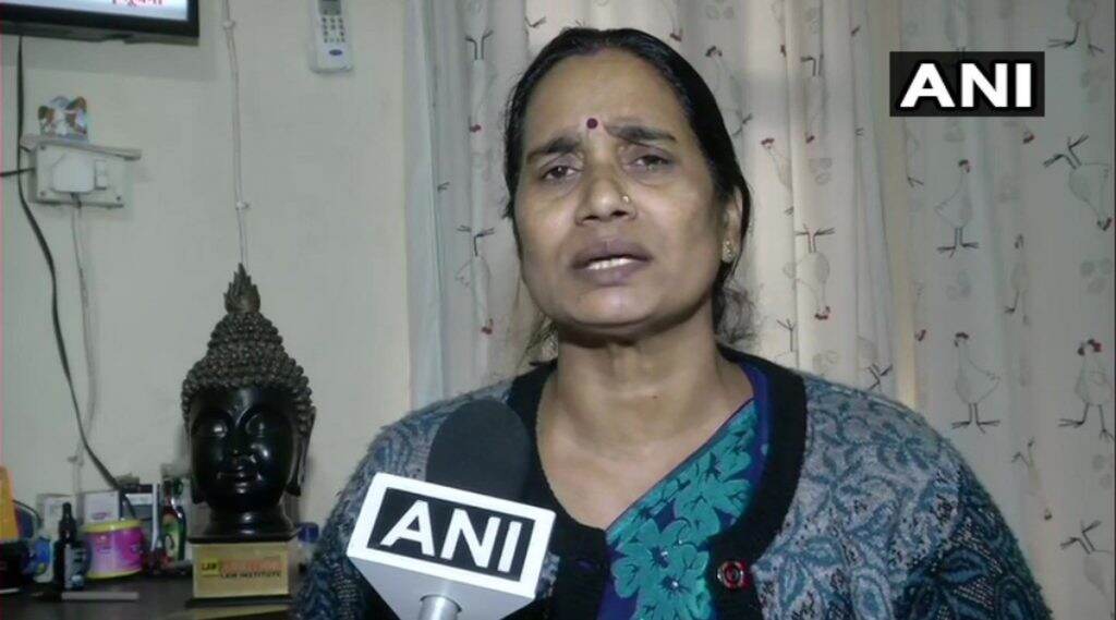 Hyderabad Encounter: निर्भयाच्या आईने मानले हैदराबाद पोलिसांचे आभार; पाहा काय व्यक्त केली प्रतिक्रिया Hyderabad Encounter: निर्भयाच्या आईने मानले हैदराबाद पोलिसांचे आभार; पाहा काय व्यक्त केली प्रतिक्रिया