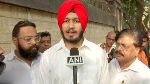 उद्धव ठाकरे यांच्याकडून पीएमसी बॅंकेतील ठेवीदारांना मोठे आश्वासन; पाहा काय म्हणाले गुरज्योतसिंग कीर उद्धव ठाकरे यांच्याकडून पीएमसी बॅंकेतील ठेवीदारांना मोठे आश्वासन; पाहा काय म्हणाले गुरज्योतसिंग कीर