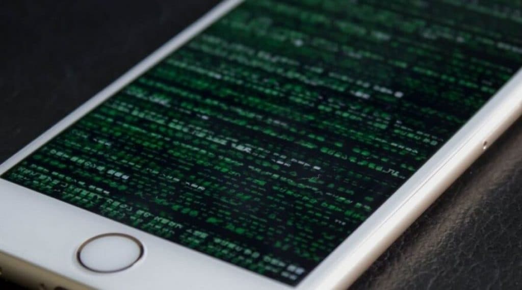 सावधान! अॅन्ड्रॉइड स्मार्टफोनच्या तुलनेत iPhone हॅक होण्याचा सर्वाअधिक धोका-रिपोर्ट सावधान! अॅन्ड्रॉइड स्मार्टफोनच्या तुलनेत iPhone हॅक होण्याचा सर्वाअधिक धोका-रिपोर्ट