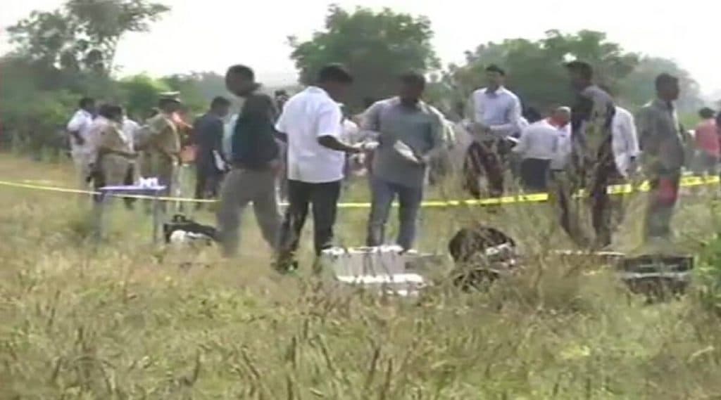 Hyderabad Rape And Murder Case: हैदराबाद एन्काउंटरमध्ये ठार झालेल्या एका आरोपीच्या पत्नीची सरकारकडे अजब मागणी Hyderabad Rape And Murder Case: हैदराबाद एन्काउंटरमध्ये ठार झालेल्या एका आरोपीच्या पत्नीची सरकारकडे अजब मागणी