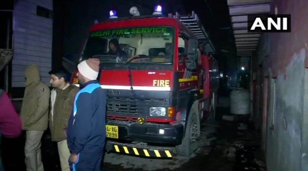 Delhi Fire: दिल्लीत कापड गोदामाला भीषण आग; 9 जणांचा मृत्यू Delhi Fire: दिल्लीत कापड गोदामाला भीषण आग; 9 जणांचा मृत्यू
