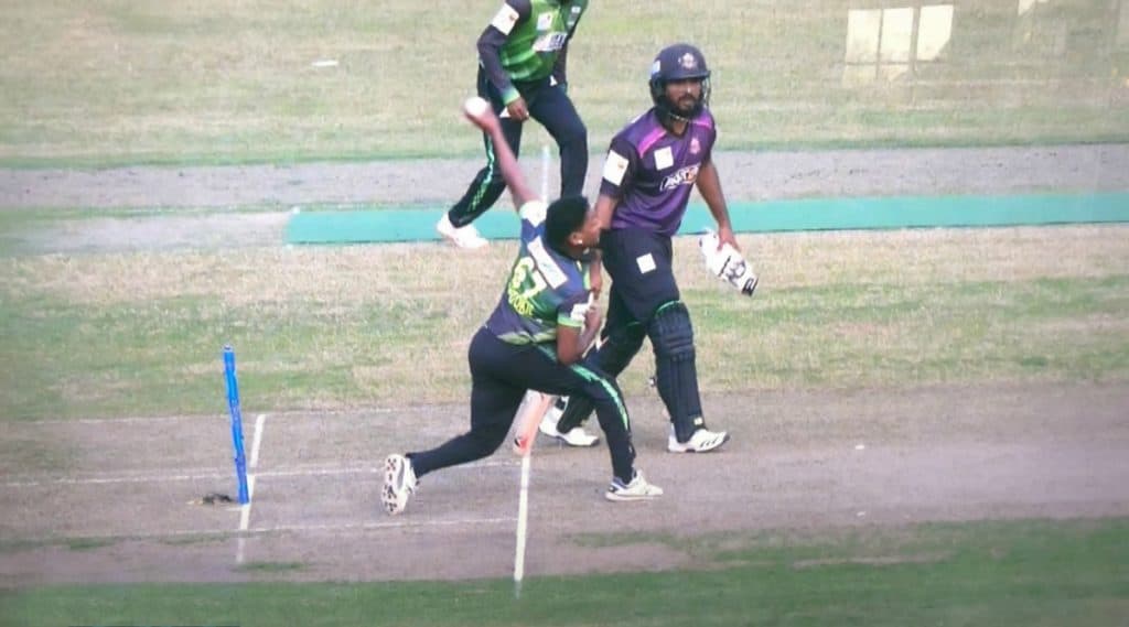 BPL 2019-20: बीपीएलच्या पहिल्या मॅचमध्ये फ़िक्सिसिंगचा संशय, 'या' वेस्ट इंडिज गोलंदाजाने टाकला चकित करणारा वाईड आणि नो-बॉल, पाहा हा Video BPL 2019-20: बीपीएलच्या पहिल्या मॅचमध्ये फ़िक्सिसिंगचा संशय, 'या' वेस्ट इंडिज गोलंदाजाने टाकला चकित करणारा वाईड आणि नो-बॉल, पाहा हा Video