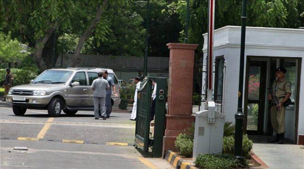 दिल्ली: पंतप्रधान नरेंद्र मोदी यांचे निवासस्थान असलेल्या लोक कल्याण मार्ग परिसरातील एलकेएम कॉम्प्लेक्सला लागलेल्या आगीवर नियंत्रण दिल्ली: पंतप्रधान नरेंद्र मोदी यांचे निवासस्थान असलेल्या लोक कल्याण मार्ग परिसरातील एलकेएम कॉम्प्लेक्सला लागलेल्या आगीवर नियंत्रण