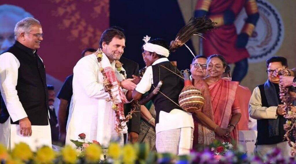 छत्तीसगढ: राष्ट्रीय आदिवासी नृत्य महोत्सव कार्यक्रमात राहुल गांधी थिरकले; पारंपरिक वाद्य वाजवत धरला ताल (Watch Video) छत्तीसगढ: राष्ट्रीय आदिवासी नृत्य महोत्सव कार्यक्रमात राहुल गांधी थिरकले; पारंपरिक वाद्य वाजवत धरला ताल (Watch Video)