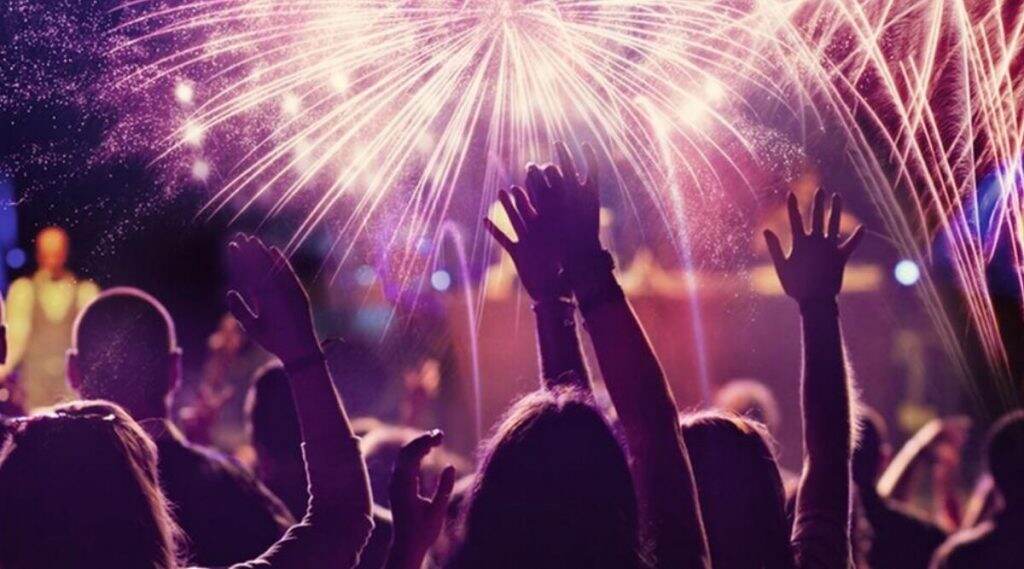 New Year's Eve 2019: मुंबईकरांचे 31 डिसेंबर सेलिब्रेशन स्पेशल करण्यासाठी BEST बस, लोकल ते हॉटेल, बार पर्यंत 'या' सुविधा मध्यरात्री पर्यंत राहणार सुरु New Year's Eve 2019: मुंबईकरांचे 31 डिसेंबर सेलिब्रेशन स्पेशल करण्यासाठी BEST बस, लोकल ते हॉटेल, बार पर्यंत 'या' सुविधा मध्यरात्री पर्यंत राहणार सुरु