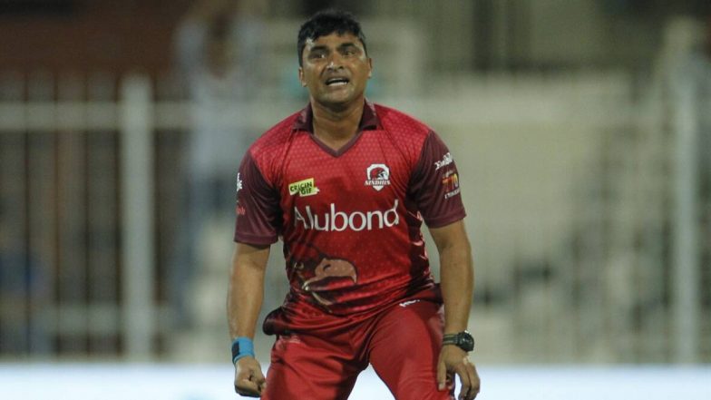 IPL 2020: कोलकाता नाईट रायडर्स संघाला मोठा झटका, 48 वर्षीय प्रवीण तांबे याच्यावर घातली बंदी, जाणून घ्या कारण