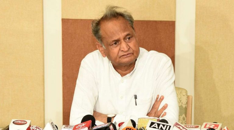 Ashok Gehlot यांना कोरोनाची लागण, ट्वीट करत दिली माहिती