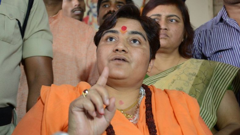 फ्फुसातील इंफ्केशन गोमुत्राने बरा होत असल्याचा प्रज्ञा ठाकुर यांचा दावा, म्हटले- मी गोमुत्र पिणार असून मला कोरोना होणार नाही (Watch Video)