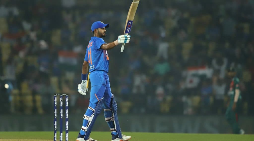 IND vs WI 2nd ODI: श्रेयस अय्यर ने 49 धावांवरच व्यक्त केला अर्धशतकपूर्तीचा आनंद, विराट कोहली ने इशारा करत दाखवला धावफलक; युजर्सने घेतली फिरकी IND vs WI 2nd ODI: श्रेयस अय्यर ने 49 धावांवरच व्यक्त केला अर्धशतकपूर्तीचा आनंद, विराट कोहली ने इशारा करत दाखवला धावफलक; युजर्सने घेतली फिरकी