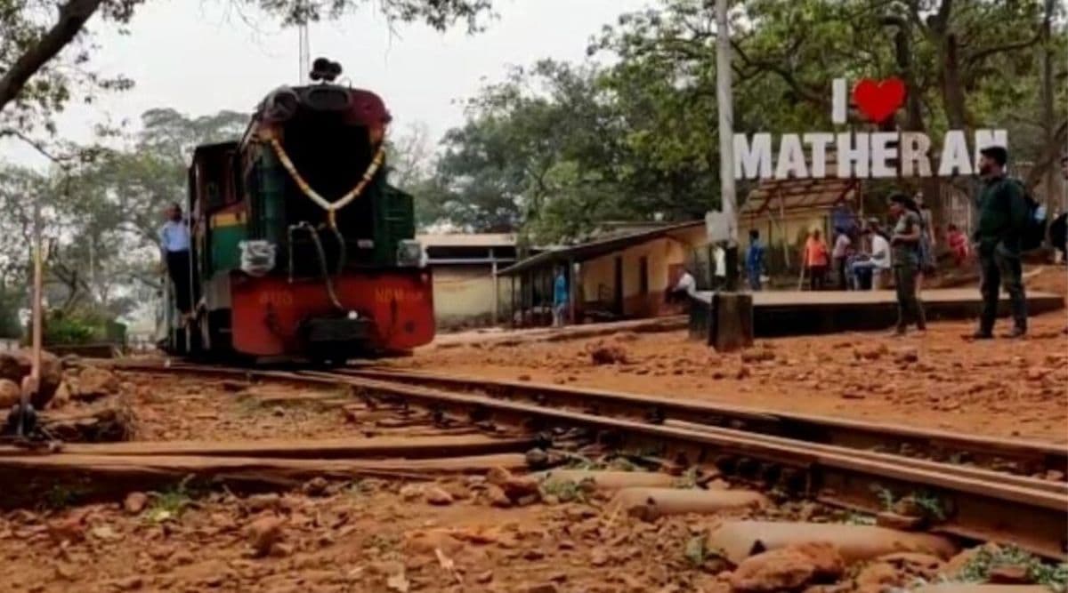Matheran Train Service Time Table: माथेरानची मिनी ट्रेन आजपासून पुन्हा सुरू; इथे पहा अमन लॉज - माथेरान दरम्यान शटल सेवेचं वेळापत्रक Matheran Train Service Time Table: माथेरानची मिनी ट्रेन आजपासून पुन्हा सुरू; इथे पहा अमन लॉज - माथेरान दरम्यान शटल सेवेचं वेळापत्रक