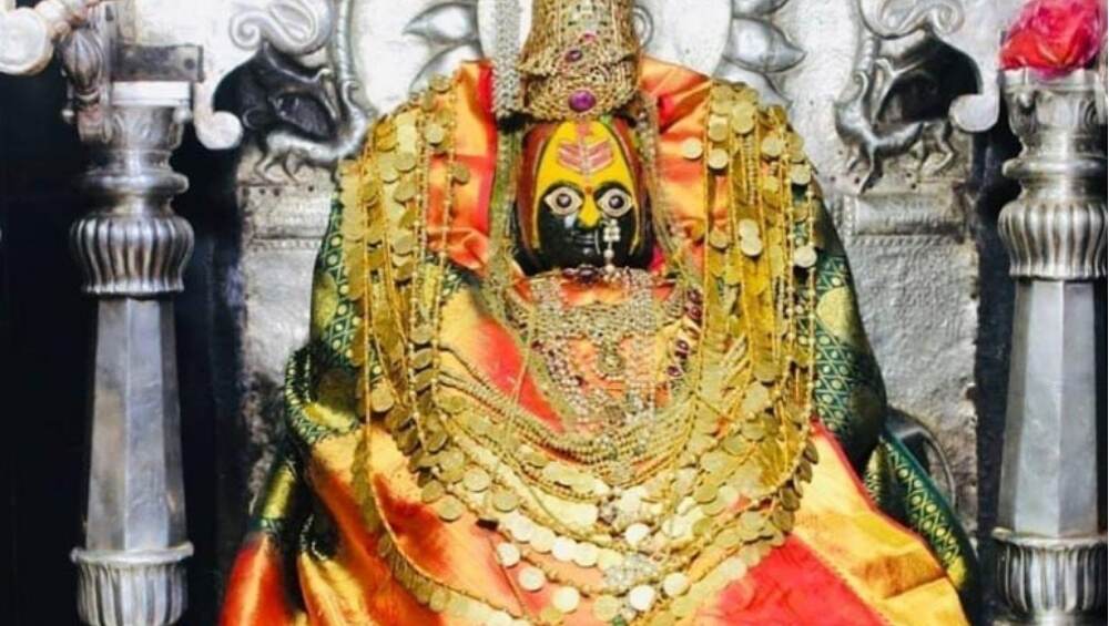 तुळजापूरच्या भवानीमातेच्या मंदिरातील पास पद्धत 31 डिसेंबरनंतर बंद; भाविकांच्या तक्रारीनंतर जिल्हाधिकाऱ्यांचा निर्णय तुळजापूरच्या भवानीमातेच्या मंदिरातील पास पद्धत 31 डिसेंबरनंतर बंद; भाविकांच्या तक्रारीनंतर जिल्हाधिकाऱ्यांचा निर्णय
