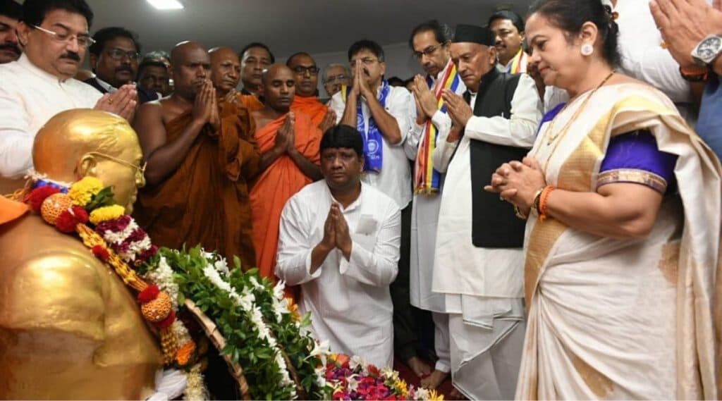 Mahaparinirvan Din 2019: पंतप्रधान नरेंद्र मोदी ते मुख्यमंत्री उद्धव ठाकरे यांनी अर्पण केली डॉ. बाबासाहेब यांच्या स्मृतीला आदरांजली! Mahaparinirvan Din 2019: पंतप्रधान नरेंद्र मोदी ते मुख्यमंत्री उद्धव ठाकरे यांनी अर्पण केली डॉ. बाबासाहेब यांच्या स्मृतीला आदरांजली!