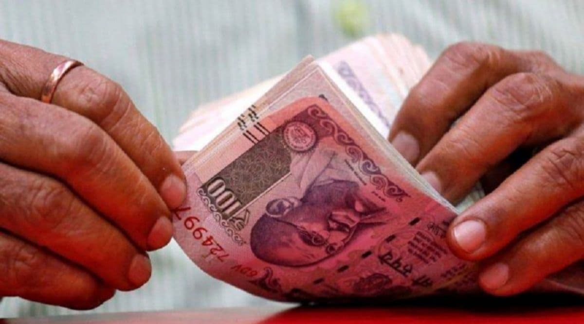 Interest Waiver Scheme: बॅंकांकडून व्याजमाफी योजनेला सुरूवात; आजपासून ग्राहकांना मिळणार कॅशबॅक Interest Waiver Scheme: बॅंकांकडून व्याजमाफी योजनेला सुरूवात; आजपासून ग्राहकांना मिळणार कॅशबॅक