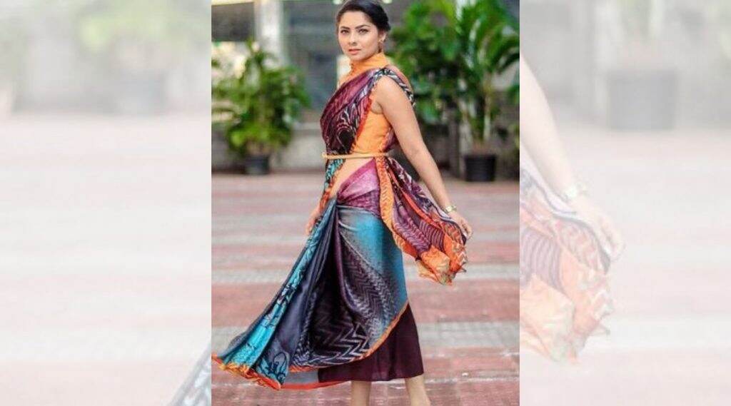 'धुरळा' चित्रपटाच्या प्रमोशनसाठी अभिनेत्री सोनाली कुलकर्णी चा हटके ग्लॅमरस लूक सोशल मिडियावर व्हायरल, पाहा फोटोज 'धुरळा' चित्रपटाच्या प्रमोशनसाठी अभिनेत्री सोनाली कुलकर्णी चा हटके ग्लॅमरस लूक सोशल मिडियावर व्हायरल, पाहा फोटोज