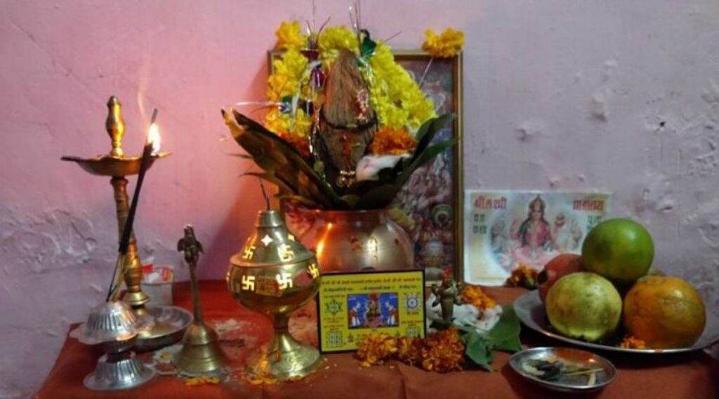 Margashirsha Gurvar 2019: मार्गशीर्ष महिन्यातला शेवटचा गुरूवार यंदा 19 डिसेंबरला; पहा हळदी कुंकवाचा कार्यक्रम ते मसाले दूध कशी कराल तयारी? Margashirsha Gurvar 2019: मार्गशीर्ष महिन्यातला शेवटचा गुरूवार यंदा 19 डिसेंबरला; पहा हळदी कुंकवाचा कार्यक्रम ते मसाले दूध कशी कराल तयारी?