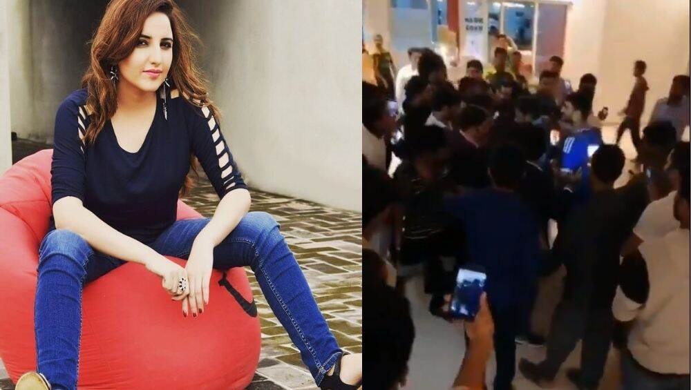 धक्कादायक! पाकिस्तानची लोकप्रिय TikTok स्टार हरीम शाहचा मॉलमध्ये जमावाकडून विनयभंग; पाहुणी म्हणून बोलावल्यावर लाथा बुक्क्यांनी मारहाण (Video) धक्कादायक! पाकिस्तानची लोकप्रिय TikTok स्टार हरीम शाहचा मॉलमध्ये जमावाकडून विनयभंग; पाहुणी म्हणून बोलावल्यावर लाथा बुक्क्यांनी मारहाण (Video)
