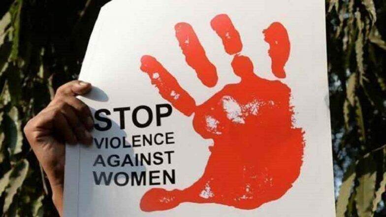धक्कादायक! हिसारमध्ये शिक्षकांनी केला 40 मुलींचा विनयभंग; लैंगिक छळाला कंटाळून विद्यार्थिनीने खाल्ले विष धक्कादायक! हिसारमध्ये शिक्षकांनी केला 40 मुलींचा विनयभंग; लैंगिक छळाला कंटाळून विद्यार्थिनीने खाल्ले विष