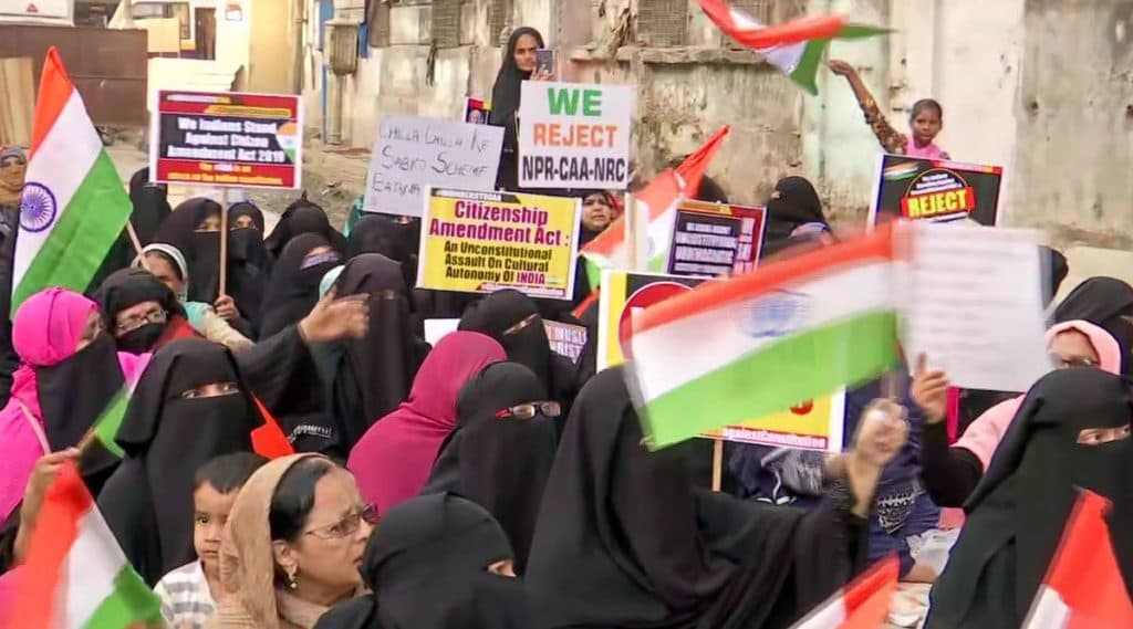 Bharat Bandh: यवतमाळ येथे CAA,NRC आणि NPR चा विरोध करणाऱ्या कार्यकर्त्यांकडून दुकान बंदचा प्रयत्न, मालकाकडून मिर्ची पूडची उधळण (Video) Bharat Bandh: यवतमाळ येथे CAA,NRC आणि NPR चा विरोध करणाऱ्या कार्यकर्त्यांकडून दुकान बंदचा प्रयत्न, मालकाकडून मिर्ची पूडची उधळण (Video)