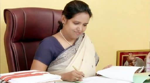 International Women's Day: 'चला सखी हो, कायद्यावर बोलू काही' जागतिक महिला दिनानिमित्त वर्षा गायकवाड यांचे खास ट्वीट