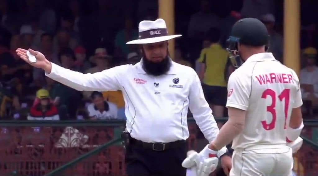 AUS vs NZ: न्यूझीलंडविरुद्ध सिडनी टेस्टमध्ये ऑस्ट्रेलिया संघाला ठोठावला दंड, संतप्त डेविड वॉर्नर याने अंपायरच्या निर्णयाचा केला विरोध, पाहा (Video) AUS vs NZ: न्यूझीलंडविरुद्ध सिडनी टेस्टमध्ये ऑस्ट्रेलिया संघाला ठोठावला दंड, संतप्त डेविड वॉर्नर याने अंपायरच्या निर्णयाचा केला विरोध, पाहा (Video)