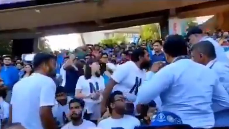 भारत-ऑस्ट्रेलिया संघातील वानखेडे सामन्यादरम्यान दर्शकांनी CAA ला दर्शविला विरोध, प्रत्युत्तर मोदी-मोदींच्या नावाचीही झाली जोरदार घोषणाबाजी