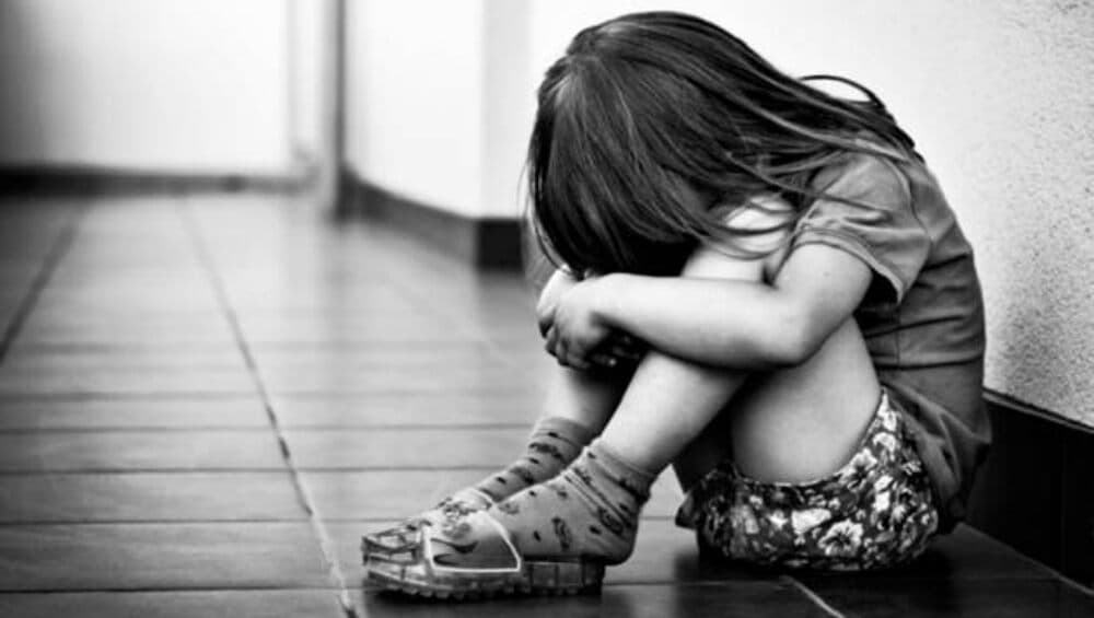 महाराष्ट्रात दररोज 30 मुलांचे अपहरण, 72 टक्के मुलींचा समावेश; लहानांवर होणार्या गुन्ह्यांच्या बाबतीत राज्याचा तिसरा नंबर महाराष्ट्रात दररोज 30 मुलांचे अपहरण, 72 टक्के मुलींचा समावेश; लहानांवर होणार्या गुन्ह्यांच्या बाबतीत राज्याचा तिसरा नंबर