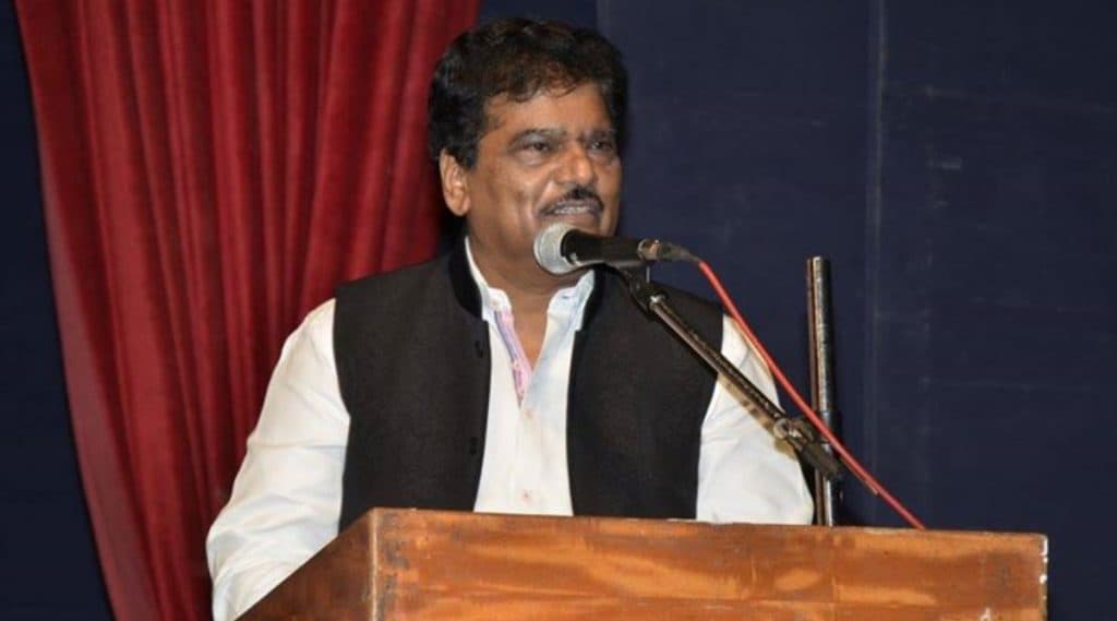 'शिवबंधन वगळता माझ्याकडे सोडण्यासारखे काहीच नाही', शिवसेना नेते दीपक सावंत यांचे सूचक विधान 'शिवबंधन वगळता माझ्याकडे सोडण्यासारखे काहीच नाही', शिवसेना नेते दीपक सावंत यांचे सूचक विधान