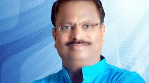 माळशिरस: माजी आमदार दिलीप माने यांच्या वाहनाला अपघात; एक जण ठार माळशिरस: माजी आमदार दिलीप माने यांच्या वाहनाला अपघात; एक जण ठार