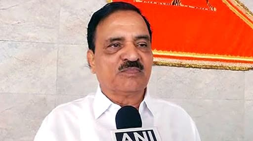 मी पक्षादेश पाळतो, दिवाकर रावते यांच्याकडून नाराज असल्याच्या चर्चांना पूर्णविराम मी पक्षादेश पाळतो, दिवाकर रावते यांच्याकडून नाराज असल्याच्या चर्चांना पूर्णविराम