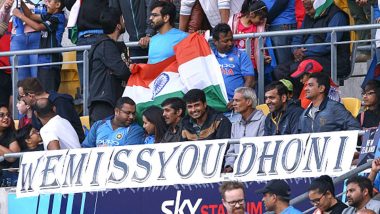 IND vs NZ 4th T20I: वेलिंग्टन स्टेडियममध्ये न्यूझीलंडविरुद्ध फॅन्सने झळकावलं 'We Miss You Dhoni' चं पोस्टर, पाहा Tweet