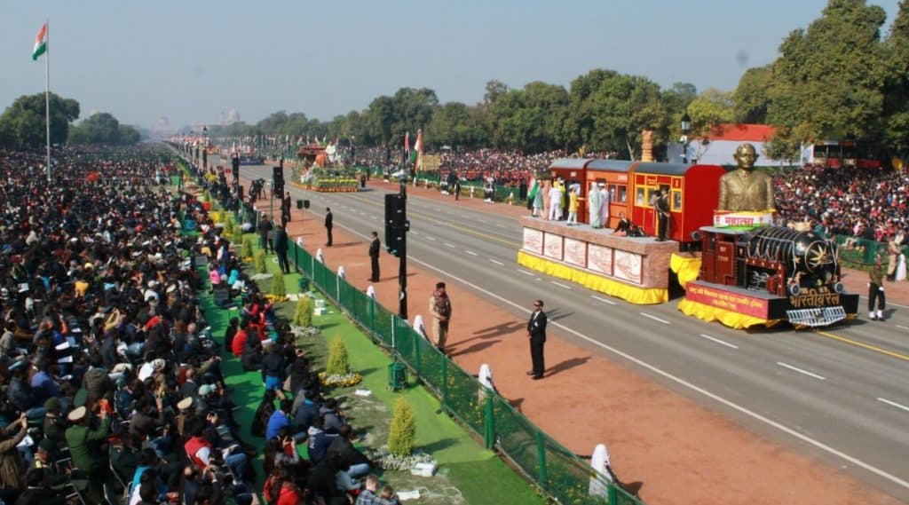 Republic Day Parade 2020: प्रजासत्ताक दिन परेड साठी महाराष्ट्र, केरळ यांना वगळून 'या' 16 राज्यांच्या चित्ररथाला मिळाली संधी; संरक्षण दलाने जाहीर केली यादी Republic Day Parade 2020: प्रजासत्ताक दिन परेड साठी महाराष्ट्र, केरळ यांना वगळून 'या' 16 राज्यांच्या चित्ररथाला मिळाली संधी; संरक्षण दलाने जाहीर केली यादी