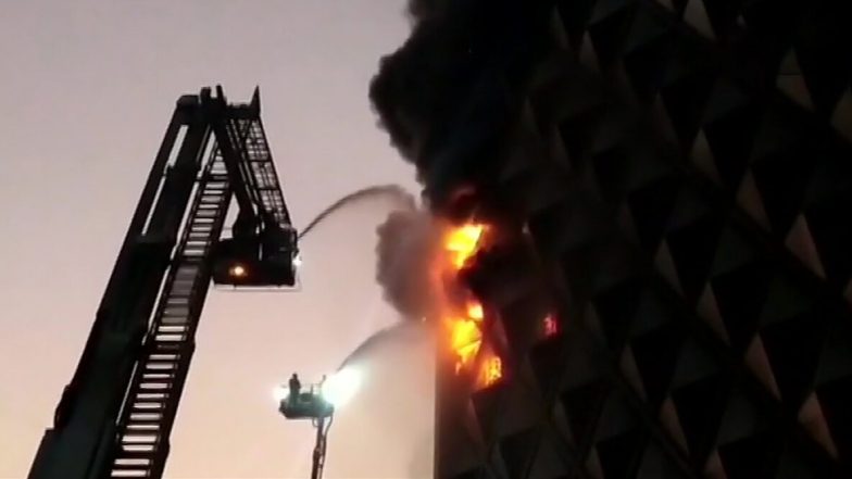 सुरतमधील रघुवीर मार्केटमध्ये भीषण आग; अग्निशमन दलाच्या तब्बल 40 गाड्या घटनास्थळी दाखल
