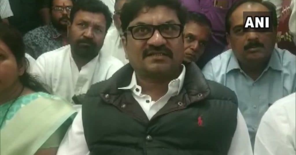 उद्धव ठाकरे सरकारमध्ये मंत्रिपद न मिळाल्यामुळे कॉंग्रेसचे आमदार कैलाश गोरंट्याल यांनी दिली पक्ष सोडण्याची धमकी उद्धव ठाकरे सरकारमध्ये मंत्रिपद न मिळाल्यामुळे कॉंग्रेसचे आमदार कैलाश गोरंट्याल यांनी दिली पक्ष सोडण्याची धमकी