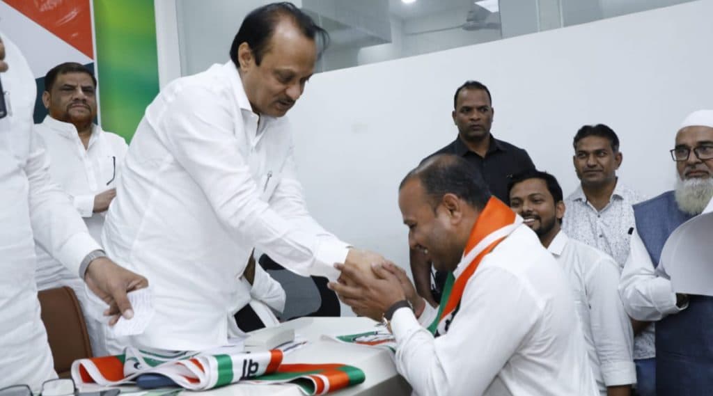 महाअधिवेशनाच्या दिवशीच मनसे ला मोठा धक्का; नरेंद्र पाटील यांनी मनसेला राम राम करत केला राष्ट्रवादीत प्रवेश महाअधिवेशनाच्या दिवशीच मनसे ला मोठा धक्का; नरेंद्र पाटील यांनी मनसेला राम राम करत केला राष्ट्रवादीत प्रवेश