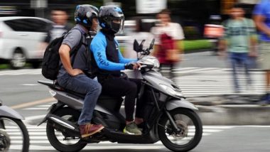 Helmet Compulsion In Mumbai: मुंबईत आता दुचाकीवर बसलेल्या दोघांनाही हेल्मेट घालणं सक्तीचं; पहा नियम मोडल्यास कितीचा दंड!
