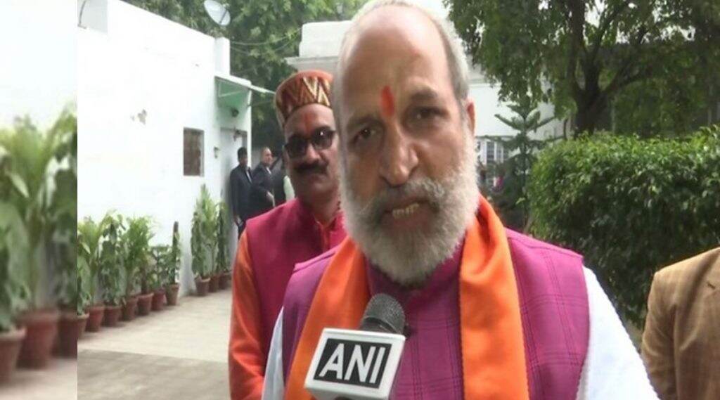सोलापूर: 'आज के शिवाजी नेरेंद्र मोदी' पुस्तक लेखक जय भगवान गोयल यांच्यावर पहिला गुन्हा दाखल सोलापूर: 'आज के शिवाजी नेरेंद्र मोदी' पुस्तक लेखक जय भगवान गोयल यांच्यावर पहिला गुन्हा दाखल