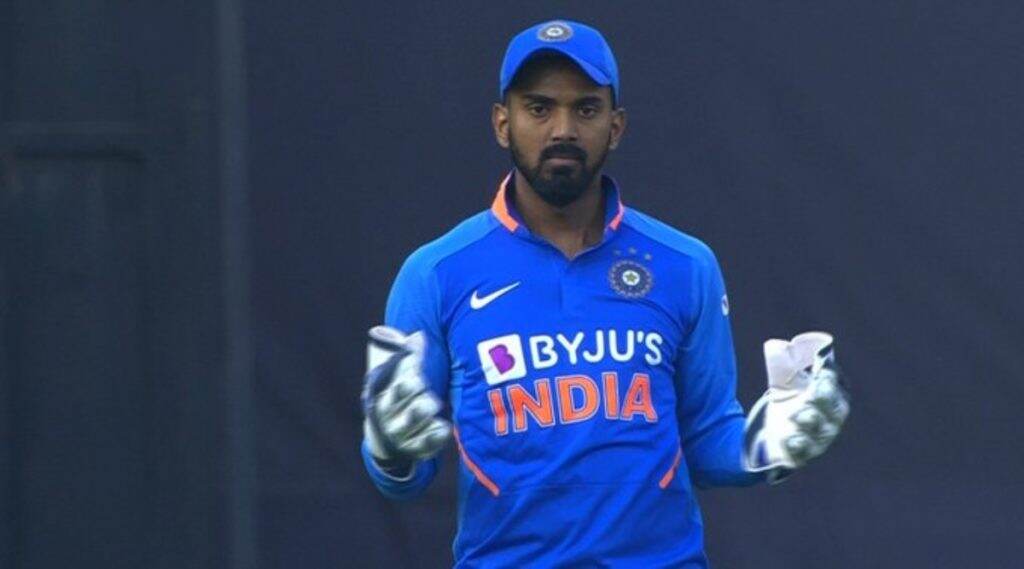 IND vs AUS 1st ODI: केएल राहुल ने डेविड वॉर्नर चा कॅच सोडल्यावर वानखेडेवरील चाहत्यांनी केला 'धोनी...धोनी' नावाचा जयघोष, पाहा Video IND vs AUS 1st ODI: केएल राहुल ने डेविड वॉर्नर चा कॅच सोडल्यावर वानखेडेवरील चाहत्यांनी केला 'धोनी...धोनी' नावाचा जयघोष, पाहा Video